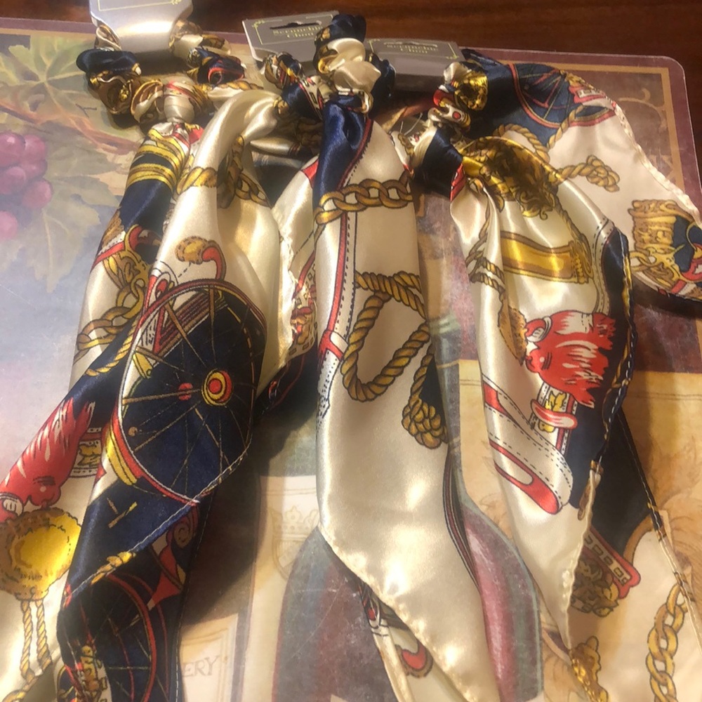 Scrunchie for hair or wrist